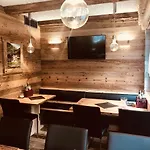 尚纳公寓式酒店 公寓式酒店 萨斯阿尔马格尔